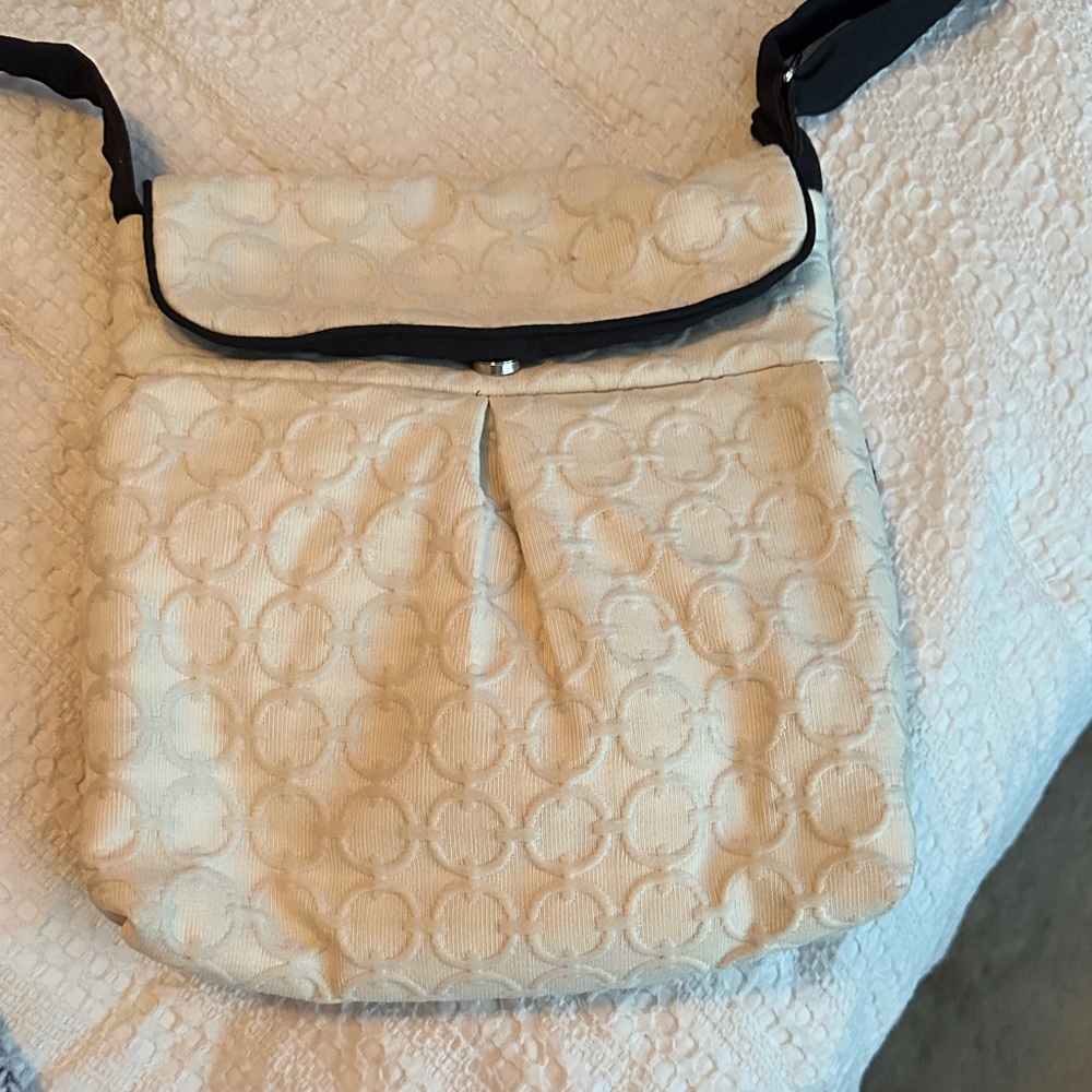 Elegant Cream Shoulder Bag